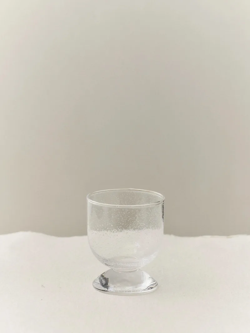 BUBBLE WATER GLASS LOW van LOUISE ROE – sfeerfoto