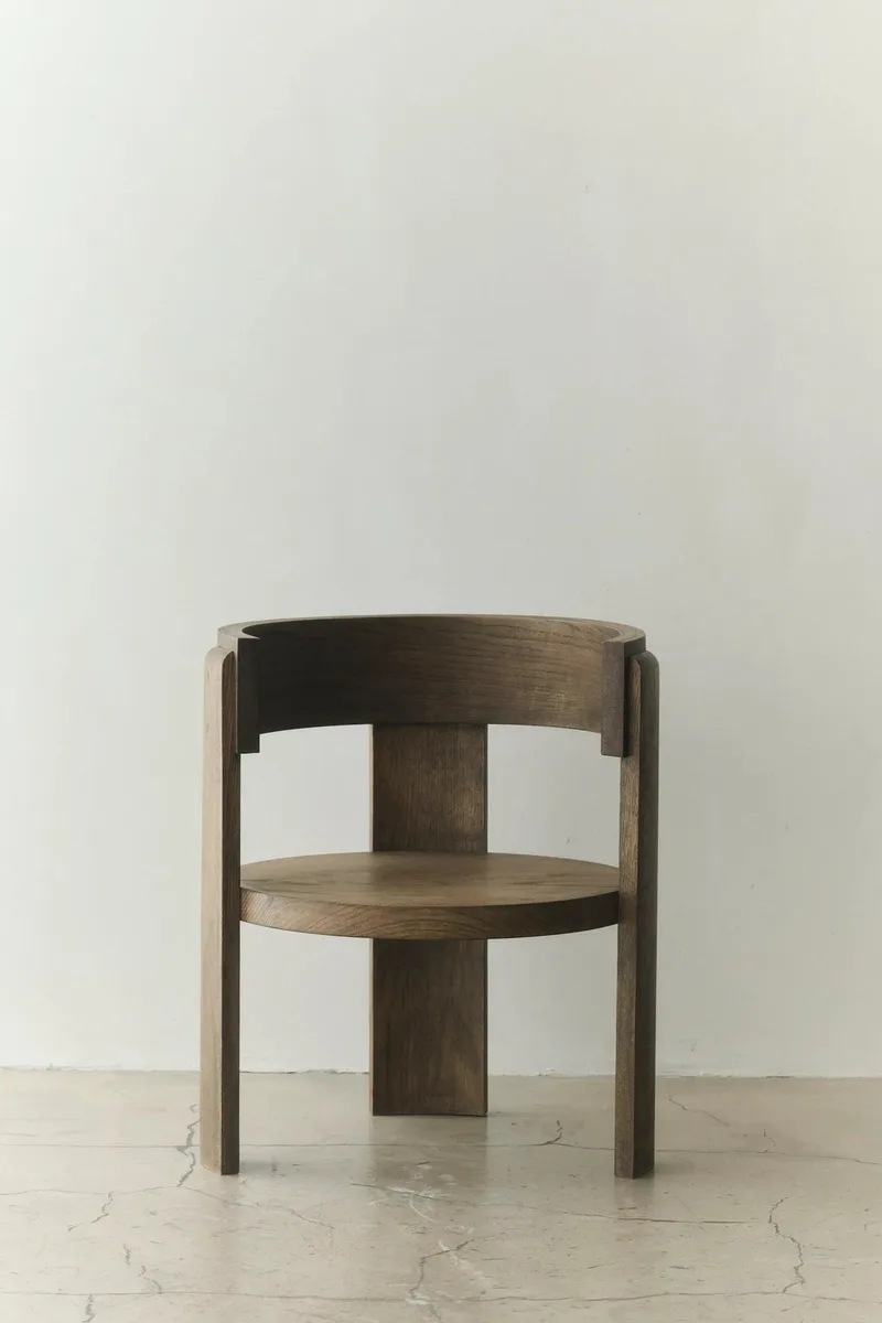 SPINA LOUNGE CHAIR by LOUISE ROE in Smoked Oak – interior photo