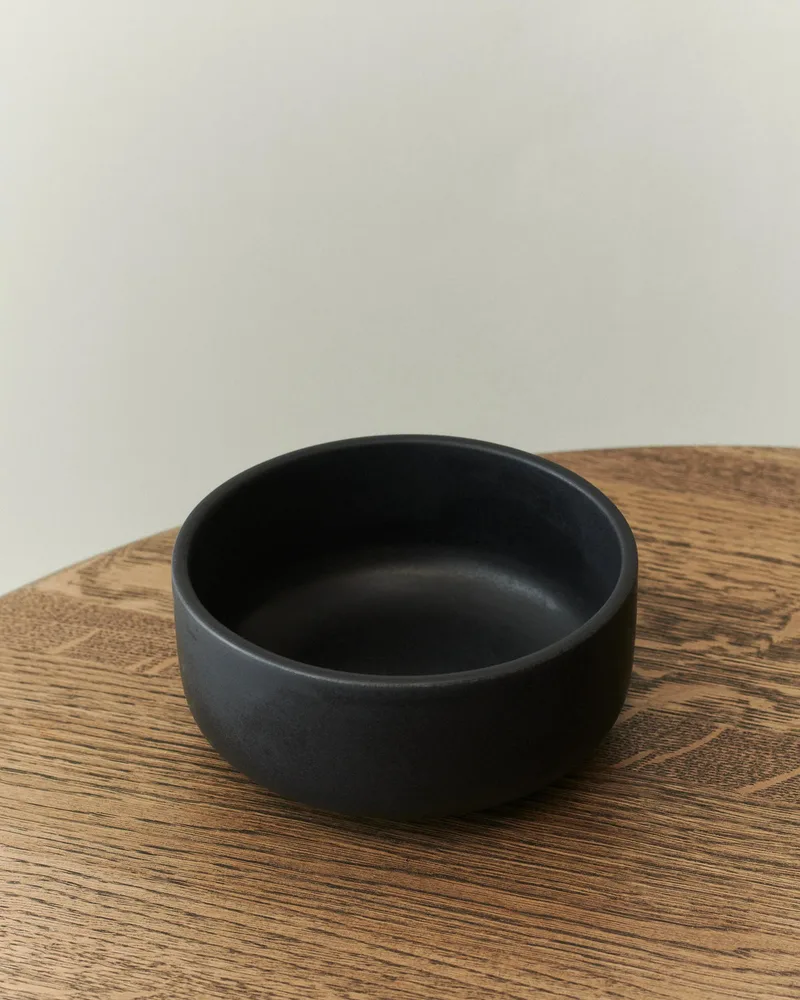 PISU 07 BOWL by LOUISE ROE in Ink Black – interior photo