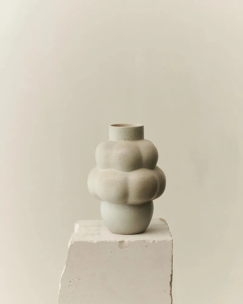BALLOON VASE 04 CERAMIC von LOUISE ROE in Vintage Glaze – Produktfoto