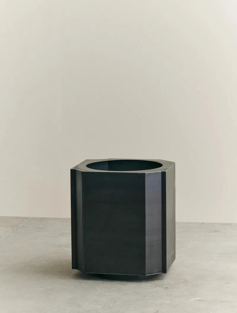 FUNKI POT X-LARGE by LOUISE ROE in Raw Iron – interior photo