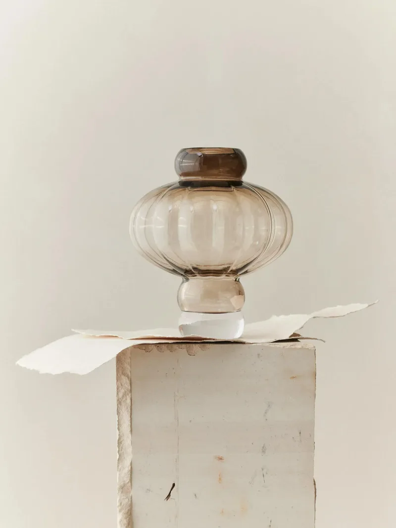 BALLOON VASE 08 GLASS by LOUISE ROE in Smoke – product photo