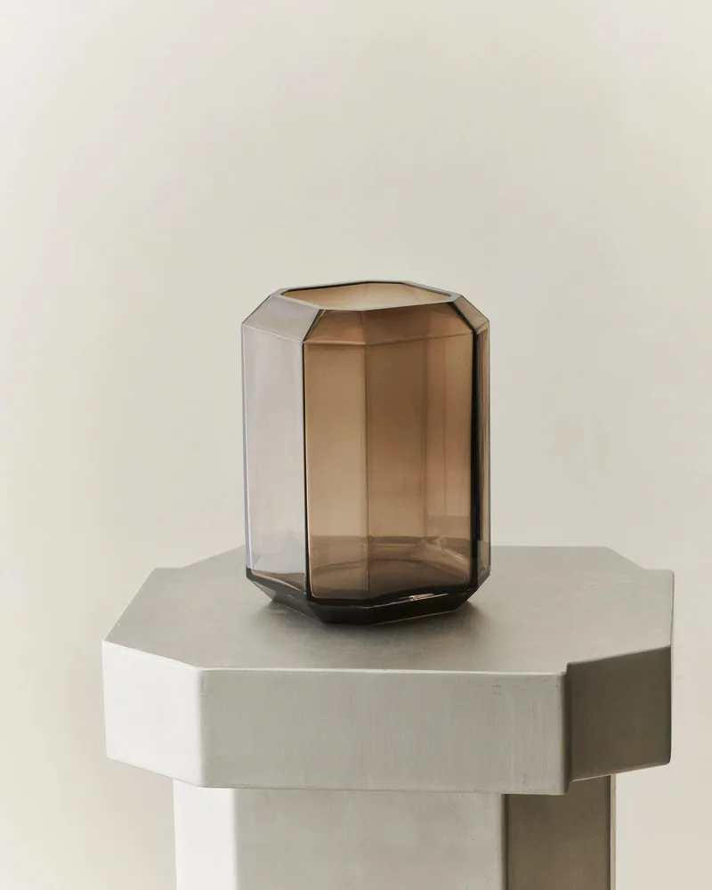 JEWEL VASE GIANT von LOUISE ROE in Smoke – Produktfoto