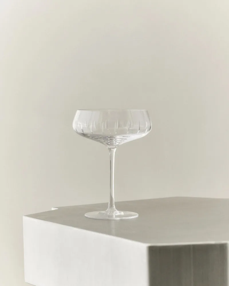 CHAMPAGNE COUPE SINGLE CUT - SET OF 4 by LOUISE ROE in CLEAR BUNDLE (4 COUPES) – interior photo