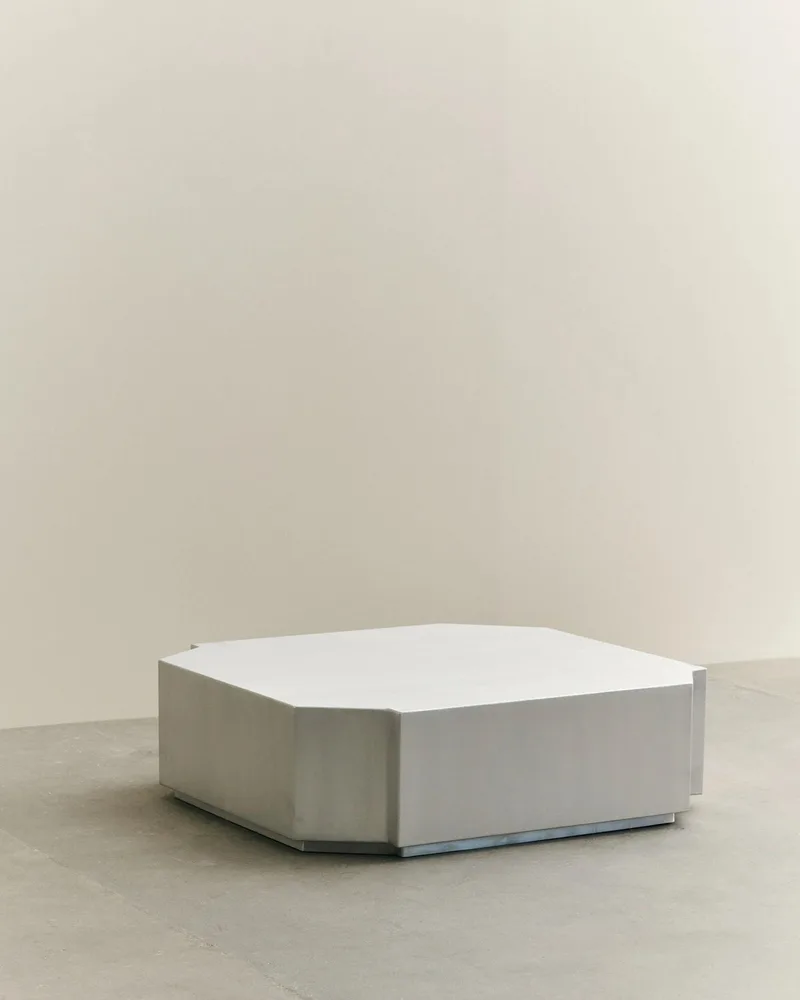 FUNKI LOUNGE TABLE SQUARE by LOUISE ROE in Brushed Alu – interior photo