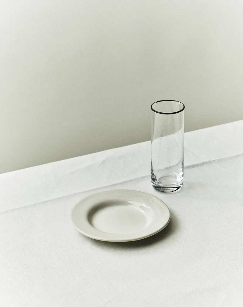 S.R. SIDE PLATE van LOUISE ROE in 1 PLATE – productfoto