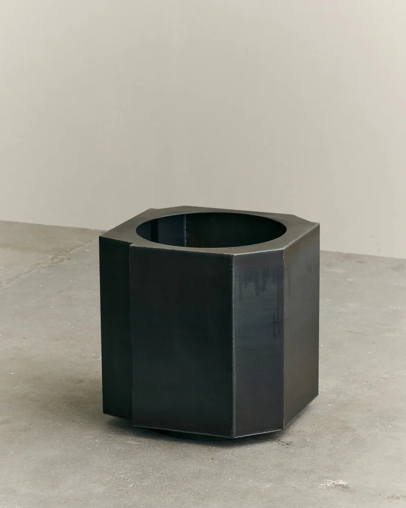 FUNKI POT LARGE by LOUISE ROE in Raw Iron – interior photo