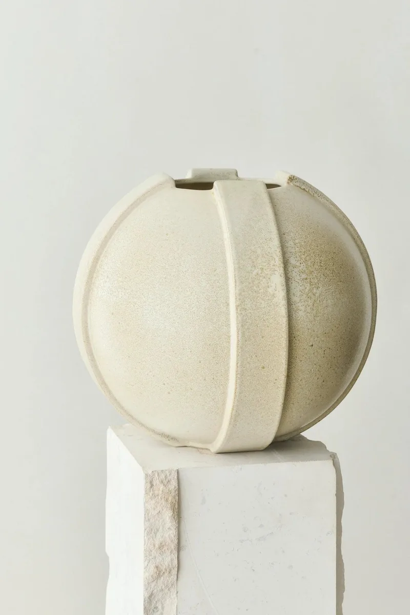 VINCI VASE 02 von LOUISE ROE in Vintage Glaze – Produktfoto