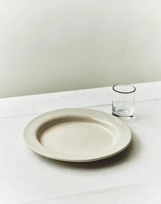 S.R. DINNER PLATE by LOUISE ROE in 1 PLATE – product photo 1 of 2