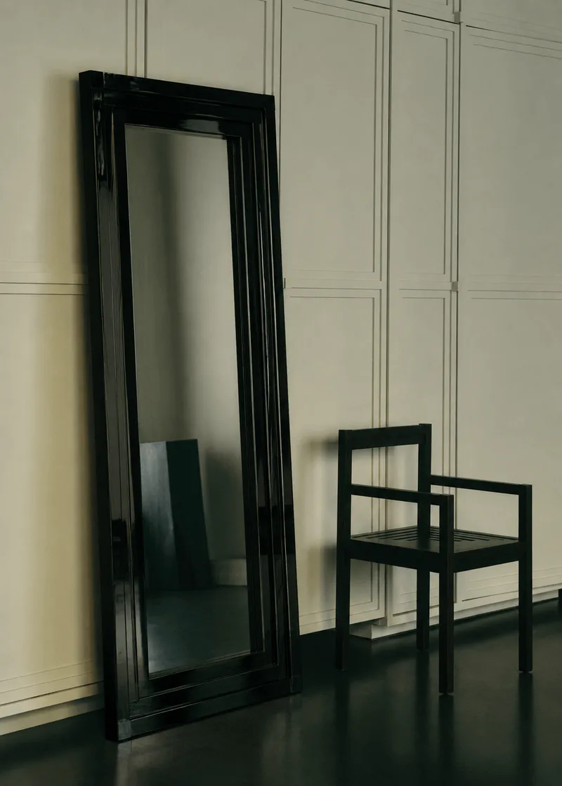 FRANKIE FRAME MIRROR 02 by LOUISE ROE in Black Lacquered – interior photo