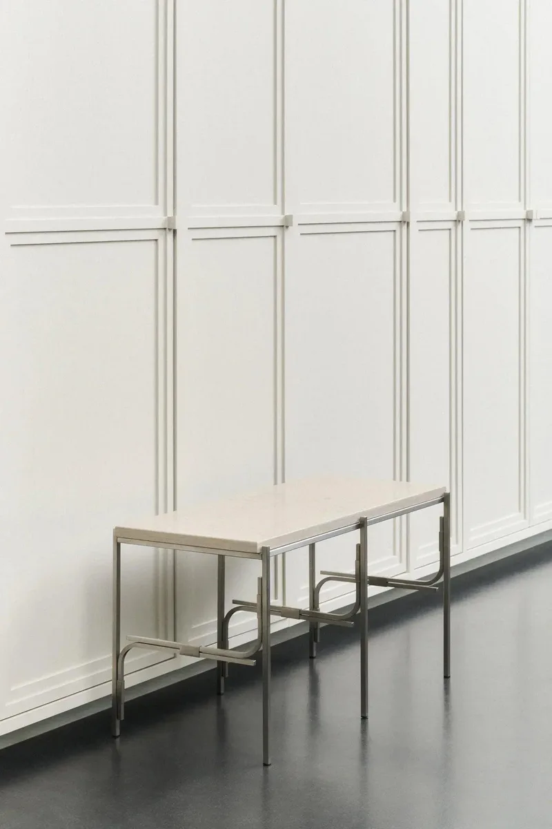 AXIS DISPLAY UNIT - ATAIJA AZUL LIMESTONE van LOUISE ROE in Unit 02: Double – sfeerfoto