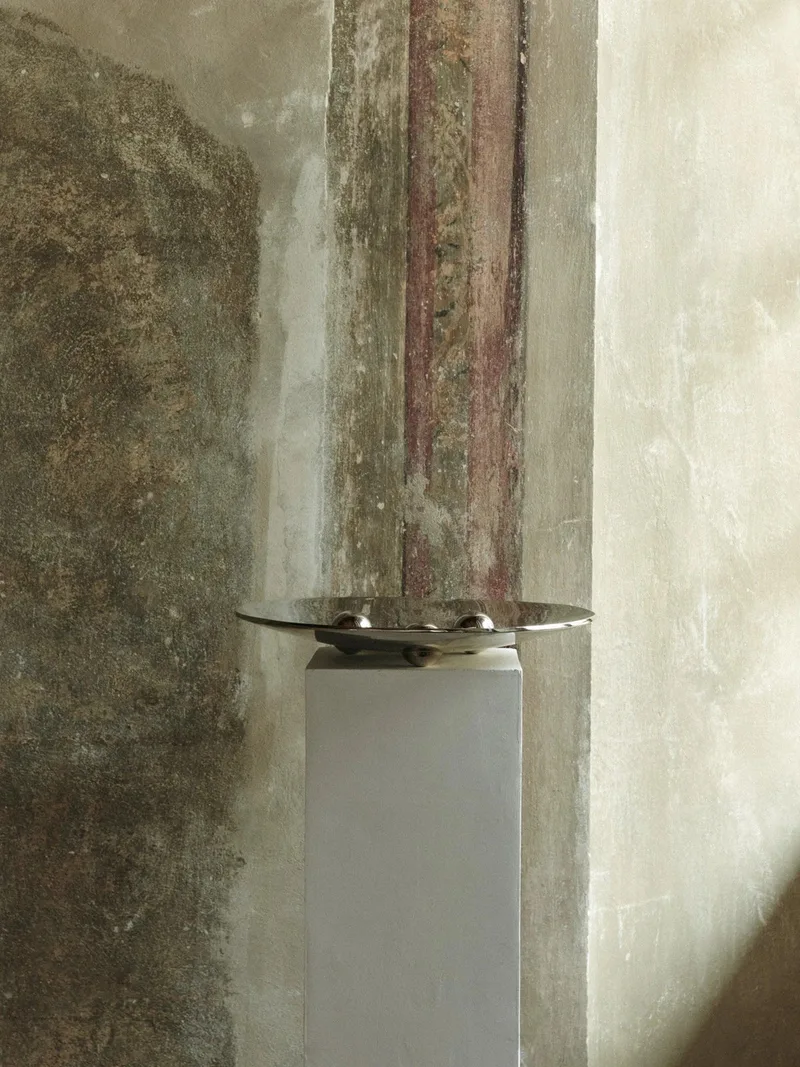 THE ROE STUDIO TRAY OBJECT 002 de LOUISE ROE – photo d’ambiance