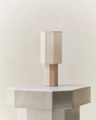 EIGHT OVER EIGHT LAMP SMALL von LOUISE ROE in Travertine, Light Grey – Produktfoto 2 von 2