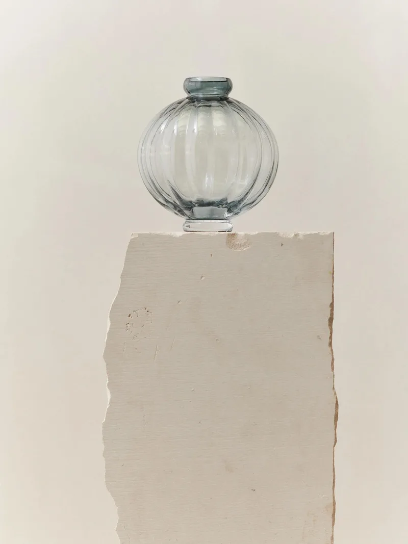 BALLOON VASE 01 GLASS by LOUISE ROE in Blue – product photo