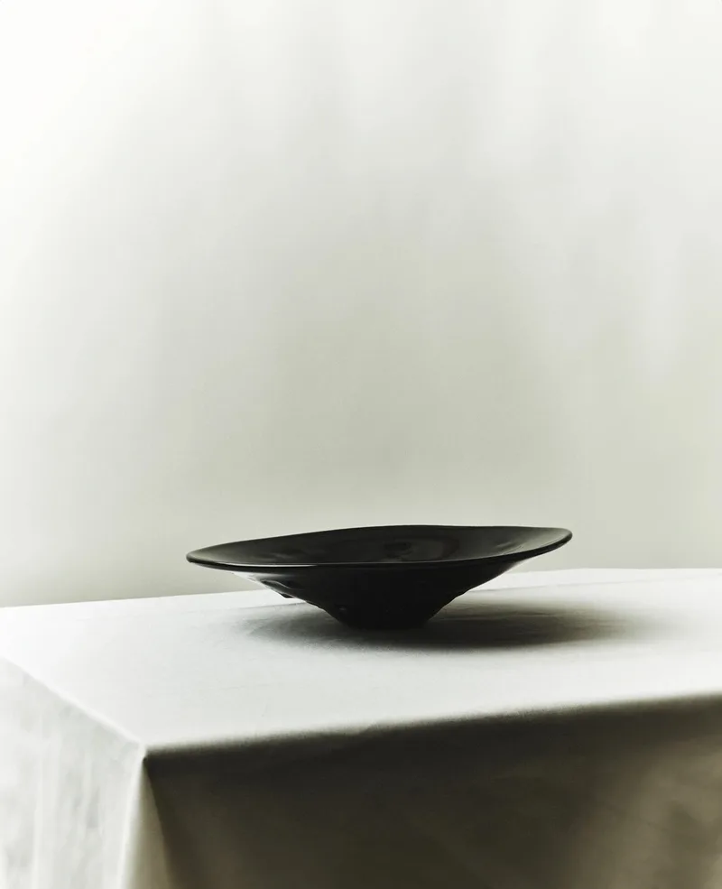 S.R. VINTAGE TRAY DECO BLACK van LOUISE ROE – sfeerfoto