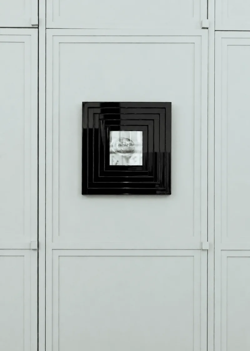 FRANKIE FRAME 02 ZOOM IN by LOUISE ROE in Black Lacquer – product photo