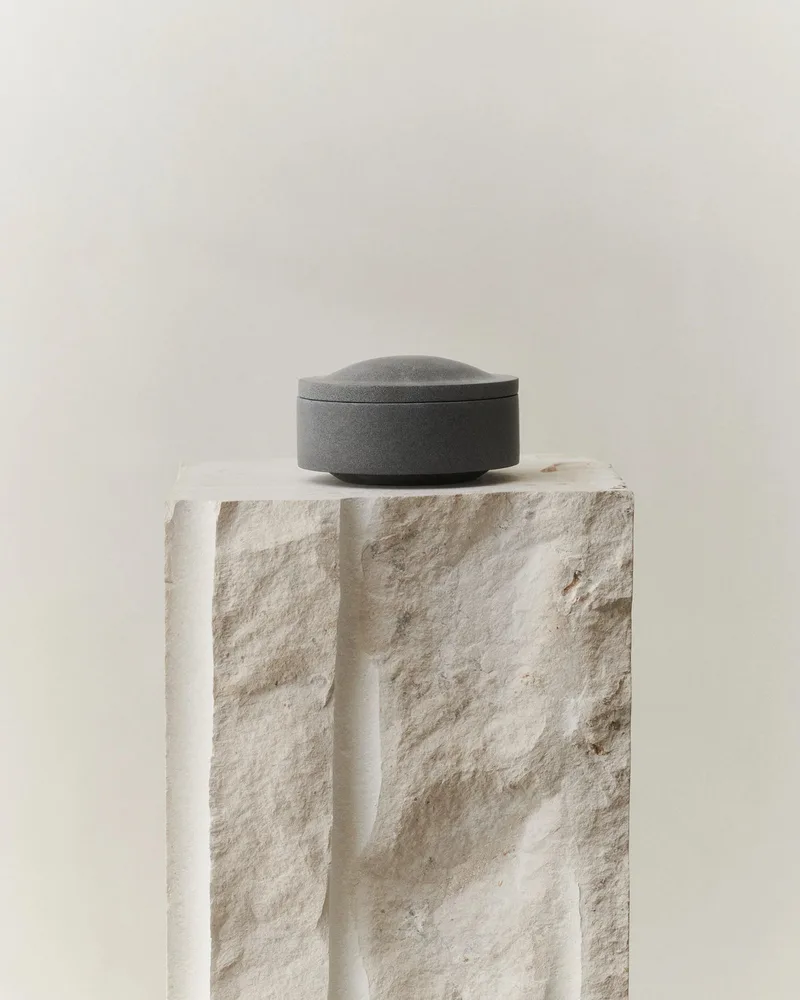 GALLERY OBJECT JAR 07 by LOUISE ROE in Black Basalt – product photo