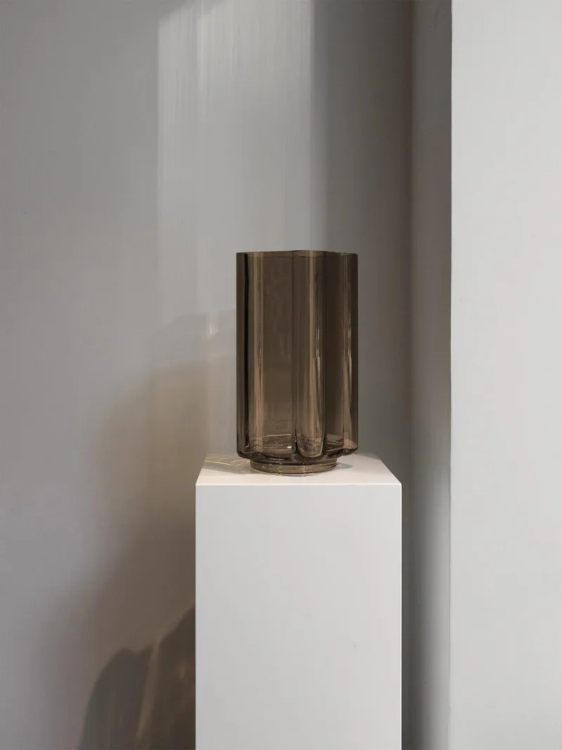FUNKI VASE ROUNDED GLASS by LOUISE ROE in Smoke – interior photo