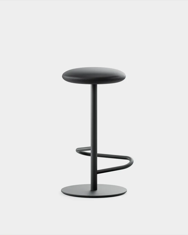 Odette Bar Stool H700 von Massproductions in Elmo Elmosoft – 99999, Black – Produktfoto