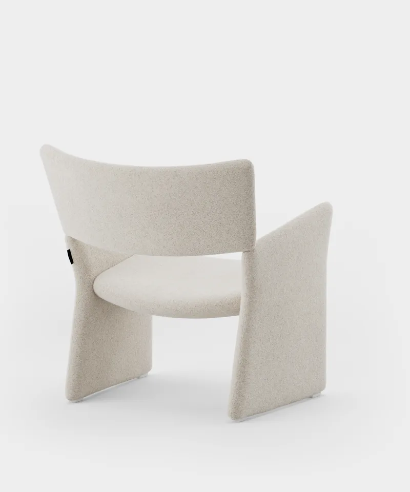 Crown Easy Chair van Massproductions in Kirkby Design – Spiral 21 Chalk – productfoto