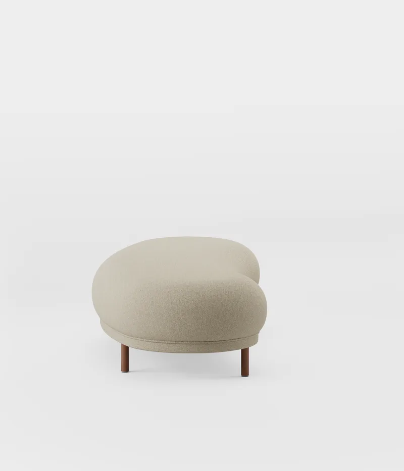 Dandy Ottoman de Massproductions en Walnut Stained Beech/Sahco – Ecriture 240 – photo du produit