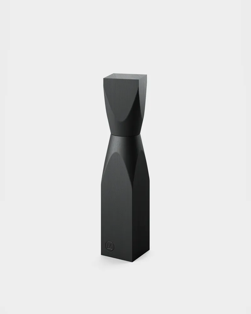 Woodi - Salt & Pepper Grinder van Massproductions in Black Stained Beech – productfoto