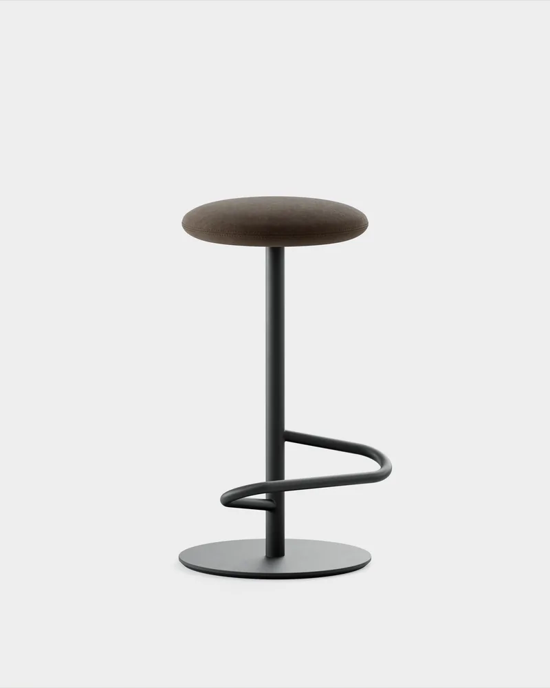 Odette Bar Stool H700 de Massproductions en Gabriel – Comfort+ 01566, Black – photo du produit