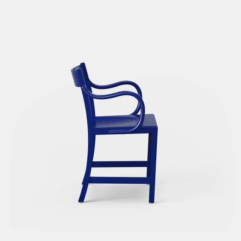 Waiter XL Armchair von Massproductions in Ultramarine Blue – Produktfoto
