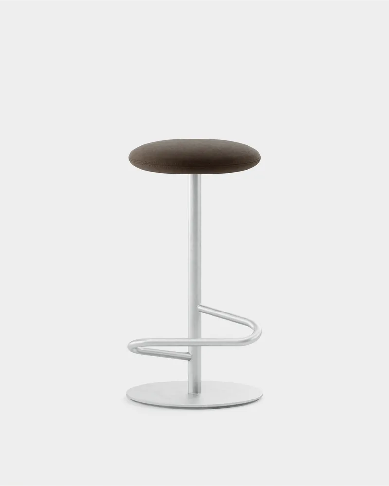 Odette Bar Stool H800 von Massproductions in Gabriel – Comfort+ 01566, Hot Dip Galvanised – Produktfoto