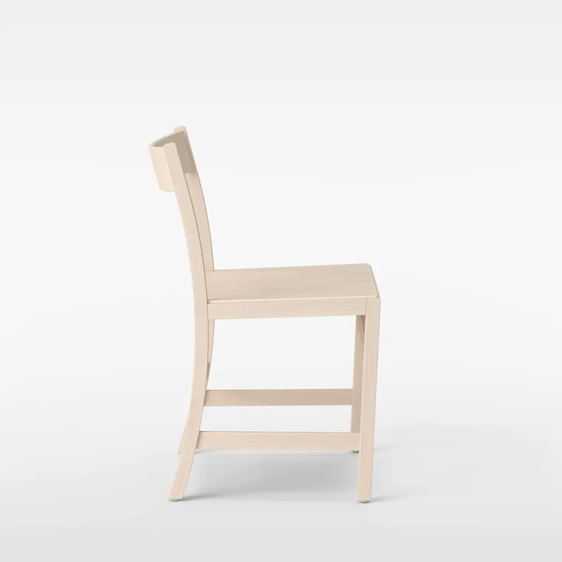 Waiter XL Chair van Massproductions in White Oiled Beech – productfoto