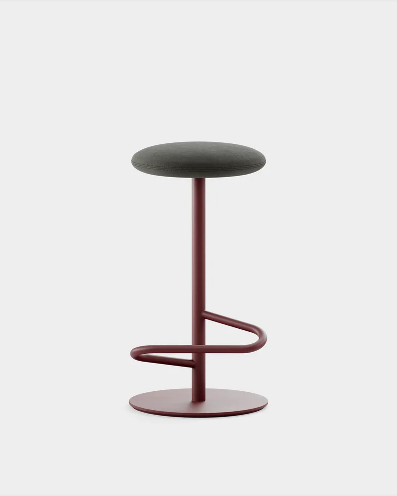 Odette Bar Stool H800 von Massproductions in Gabriel – Comfort+ 61013, Wine Red – Produktfoto