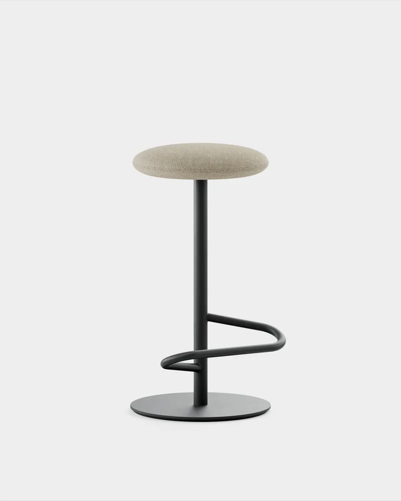 Odette Bar Stool H800 von Massproductions in Sahco – Ecriture 240, Black – Produktfoto