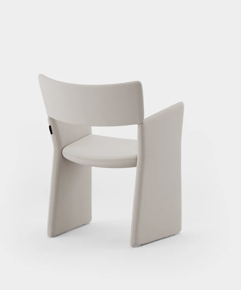 Crown Armchair von Massproductions in Kirkby Design – Smooth III 35 Porcini – Produktfoto