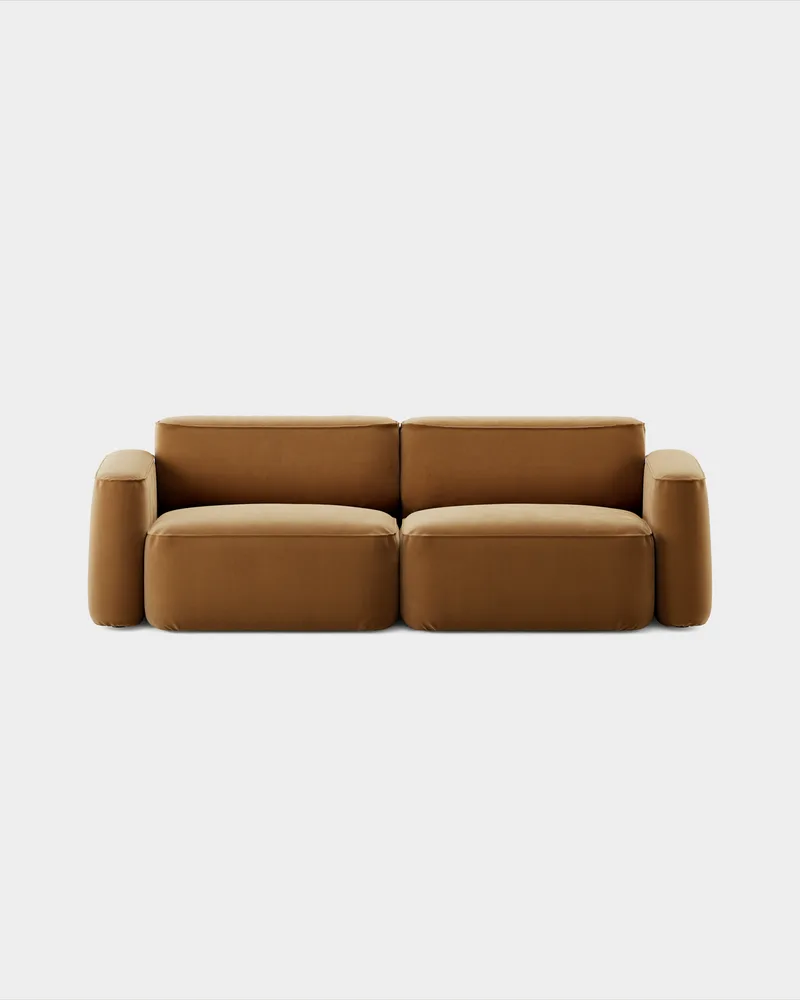 Patch 2,5-Seater van Massproductions in Villa Nova – Atlantis 91 Cumin – productfoto