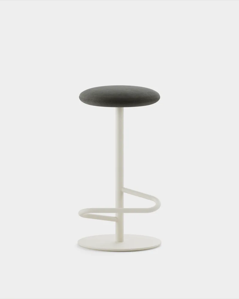Odette Bar Stool H800 van Massproductions in Gabriel – Comfort+ 61013, Ivory – productfoto