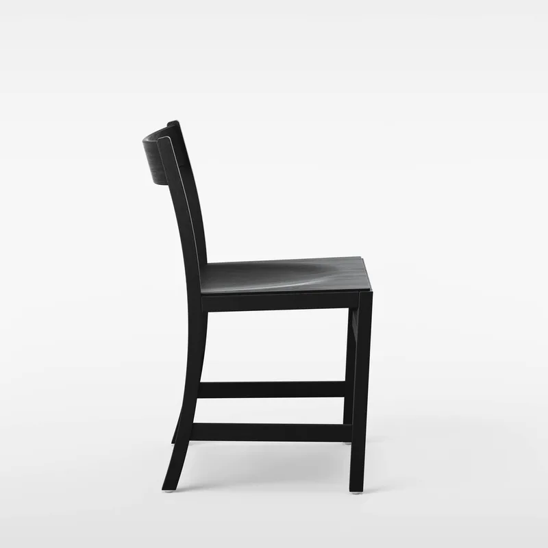 Waiter XL Chair van Massproductions in Black Stained Beech – productfoto