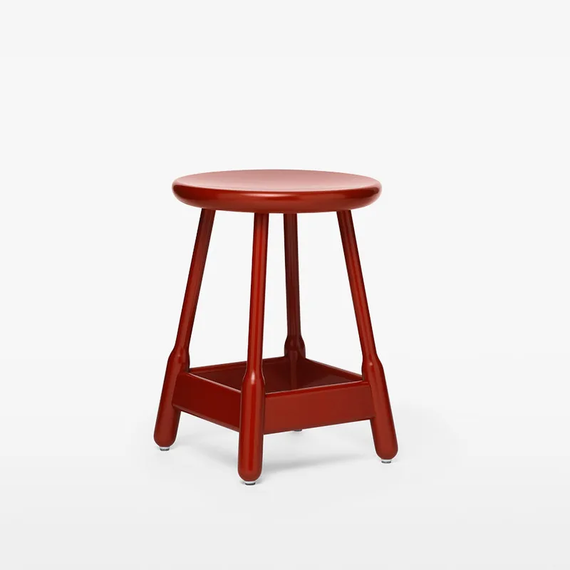 Albert Stool H500 de Massproductions en Red Lacquered Beech – photo du produit