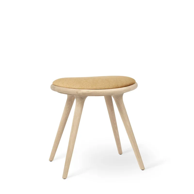 Low Stool van Mater in Matt Oak w. Kvadrat Clay 0007, 47 cm – productfoto