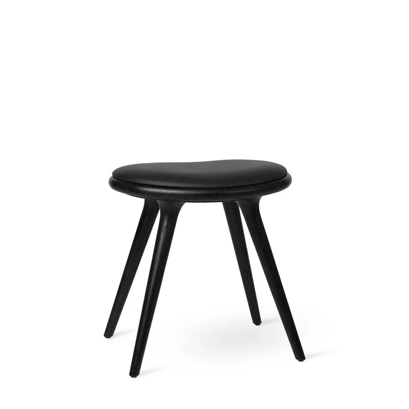 Low Stool van Mater in Black Oak, 47 cm – productfoto