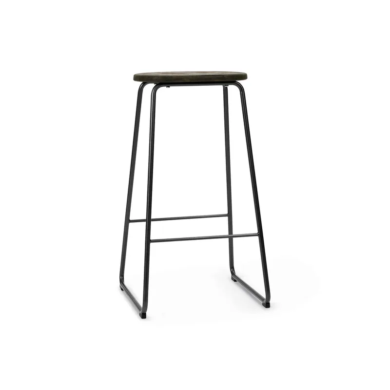 Earth Stool von Mater in Coffee Waste Dark, 69 cm – Produktfoto