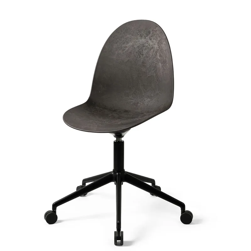 Eternity Swivel von Mater in Black Base w/ castors, Coffee Waste Black – Produktfoto