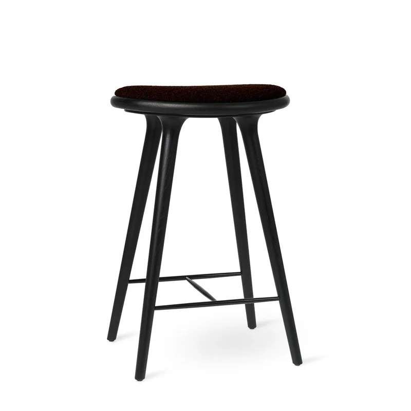 High Stool von Mater in Black Oak w. Baru 0390, 69 cm – Produktfoto