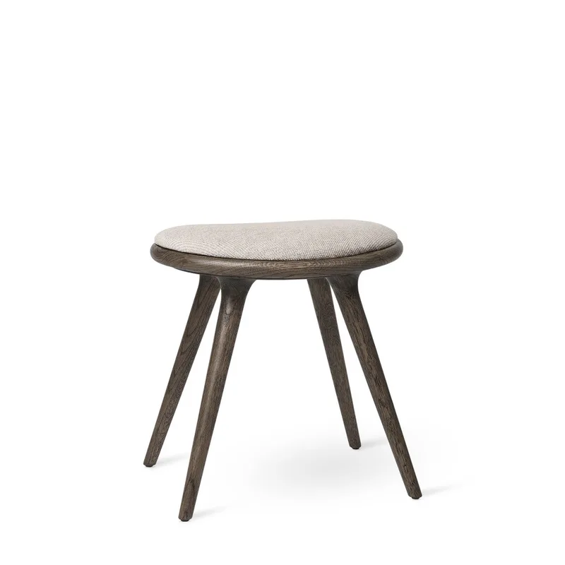 Low Stool van Mater in Sirka Grey Oak w. Kvadrat Clay 0012, 47 cm – productfoto