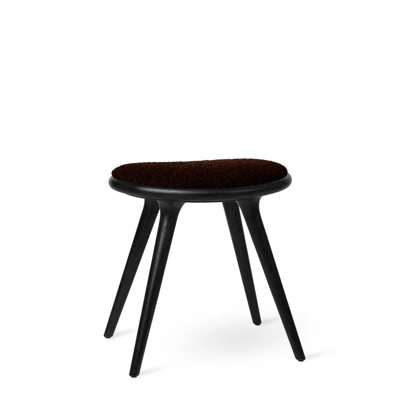 Low Stool von Mater in Black Oak w. Kvadrat Baru 0390, 47 cm – Produktfoto