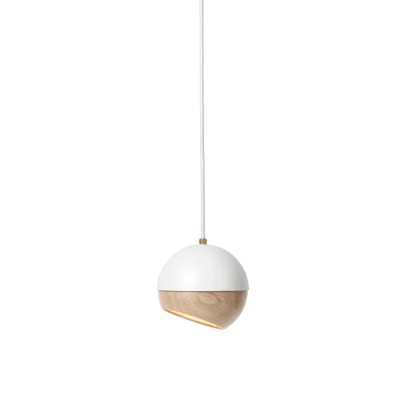 Ray Pendant Lamp de Mater en White, M – photo du produit