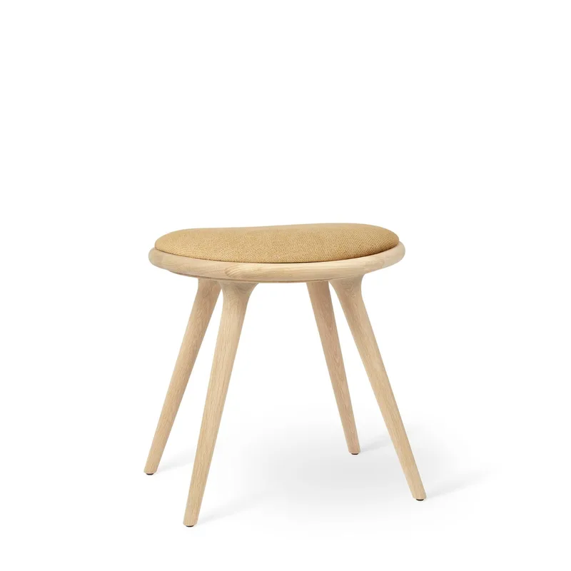 Low Stool van Mater in Soaped Oak w. Kvadrat Clay 0007, 47 cm – productfoto