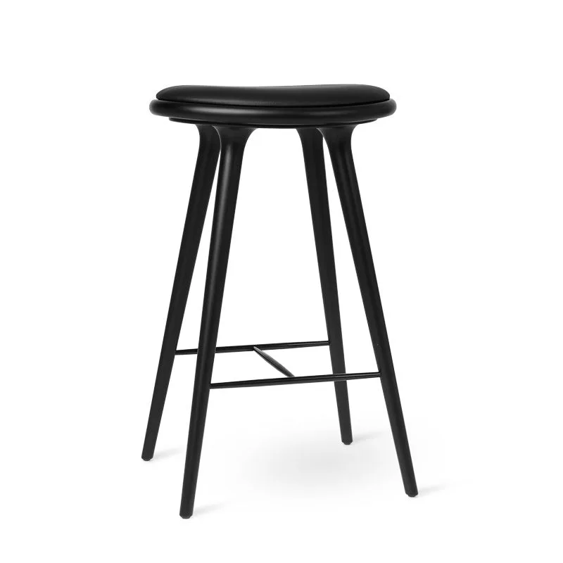 High Stool von Mater in Black Beech, 74 cm – Produktfoto