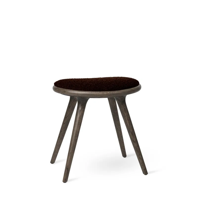 Low Stool von Mater in Sirka Grey Oak w. Kvadrat Baru 0390, 47 cm – Produktfoto