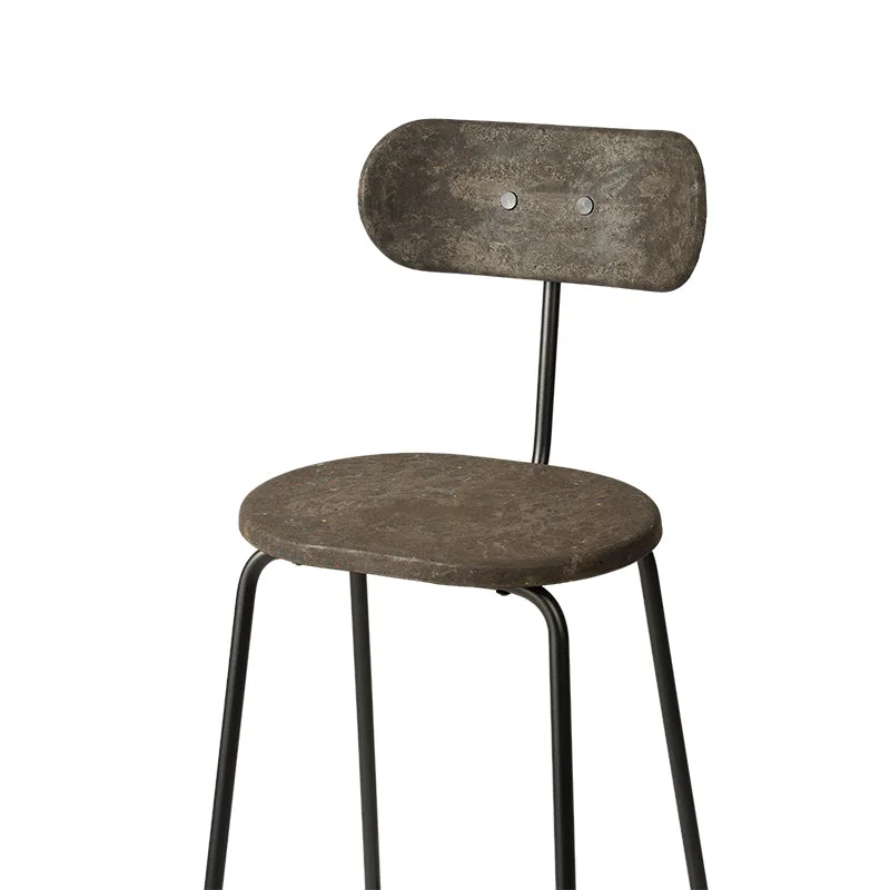 Earth Stool Backrest van Mater in Coffee Waste Dark, 74 cm – productfoto