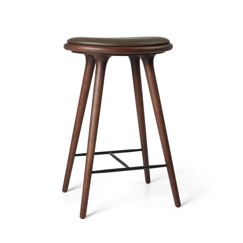 High Stool von Mater in Brown Beech, 69 cm – Produktfoto